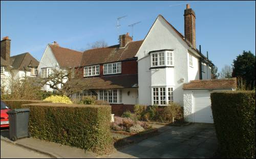 02 Ruskin Close